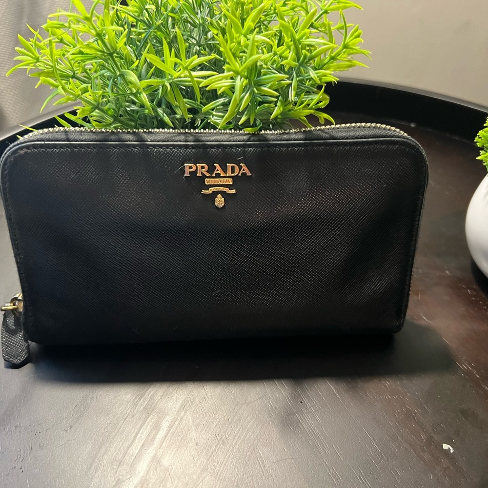 Prada Saffiano  Leather wallet